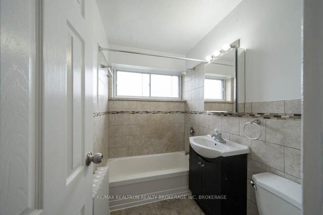 29 - 2035 Prospect St, Condo with 2 bedrooms, 1 bathrooms and 4 parking in Burlington ON | Image 3