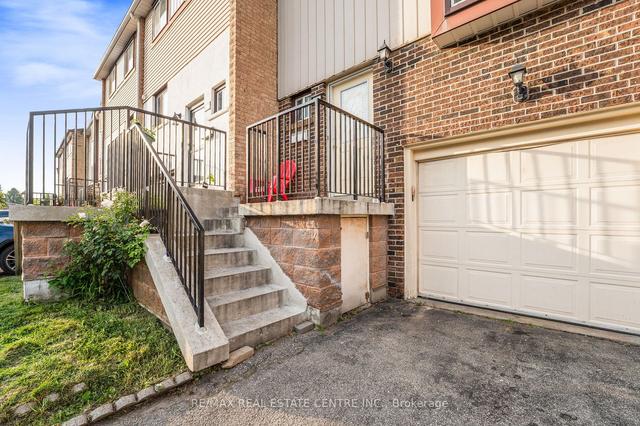 93 Moregate Cres, Townhouse with 3 bedrooms, 3 bathrooms and 2 parking in Brampton ON | Image 23