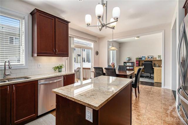 215 Rivertree St, House detached with 3 bedrooms, 3 bathrooms and 4 parking in Ottawa ON | Image 9