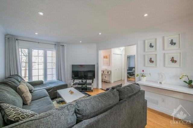 2167 Gardenway Dr, House detached with 5 bedrooms, 4 bathrooms and 4 parking in Ottawa ON | Image 5