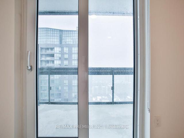 2909 - 39 Roehampton Ave, Condo with 3 bedrooms, 2 bathrooms and 1 parking in Toronto ON | Image 10