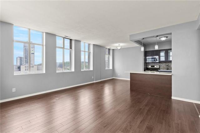 1402 - 36 James St S, Condo with 2 bedrooms, 1 bathrooms and null parking in Hamilton ON | Image 3