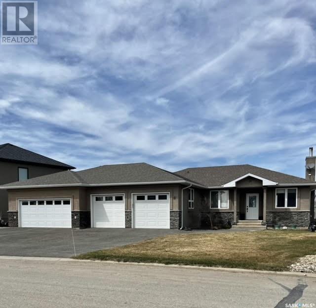 20 Rosewood Drive, House detached with 5 bedrooms, 3 bathrooms and null parking in Lumsden SK | Image 1
