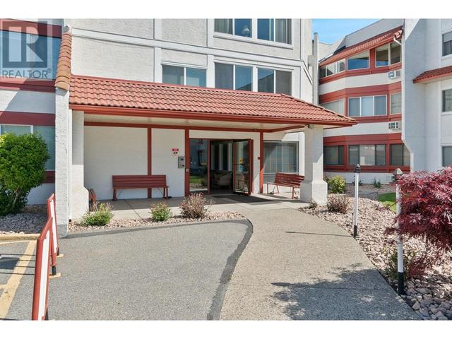 320 - 2085 Gordon Dr, Condo with 2 bedrooms, 1 bathrooms and 1 parking in Kelowna BC | Image 2