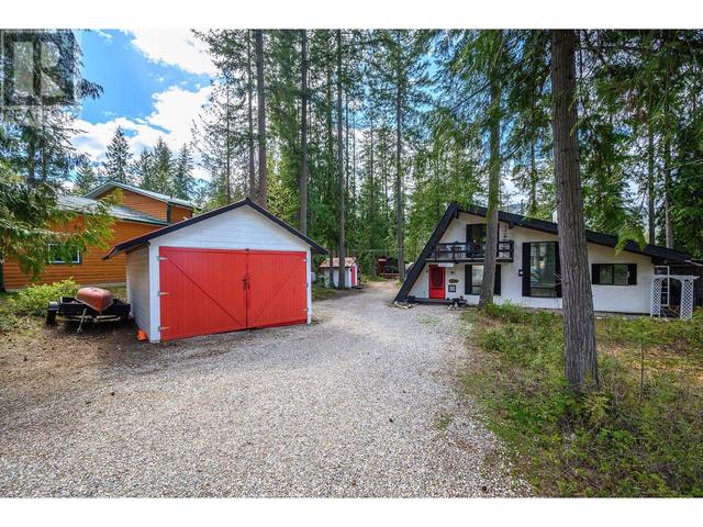 9039 Hummingbird Drive, House detached with 2 bedrooms, 2 bathrooms and 6 parking in Columbia Shuswap E BC | Image 1