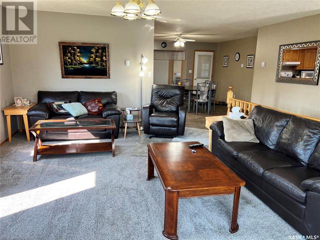 905 21st St, House detached with 4 bedrooms, 2 bathrooms and null parking in Humboldt SK | Image 3
