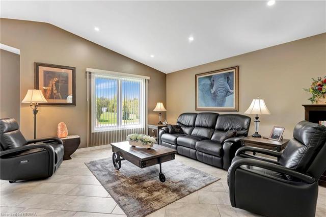 18 Peter St, House detached with 4 bedrooms, 2 bathrooms and 10 parking in Brant ON | Image 28