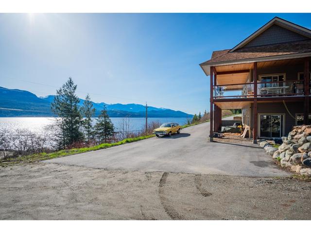 3558 Sprague St, House detached with 3 bedrooms, 4 bathrooms and null parking in Central Kootenay D BC | Image 17