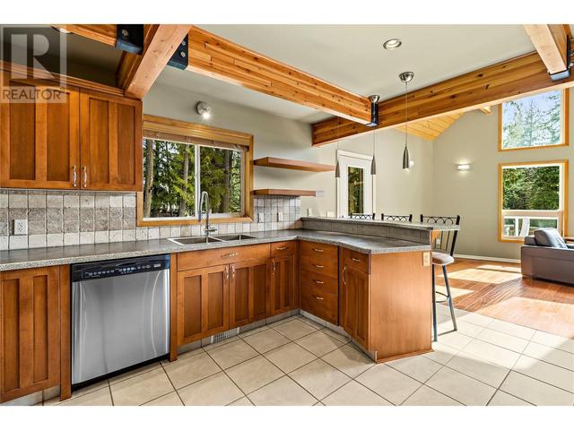 7889 Gardiner Road, House detached with 4 bedrooms, 3 bathrooms and 6 parking in Columbia Shuswap F BC | Image 7