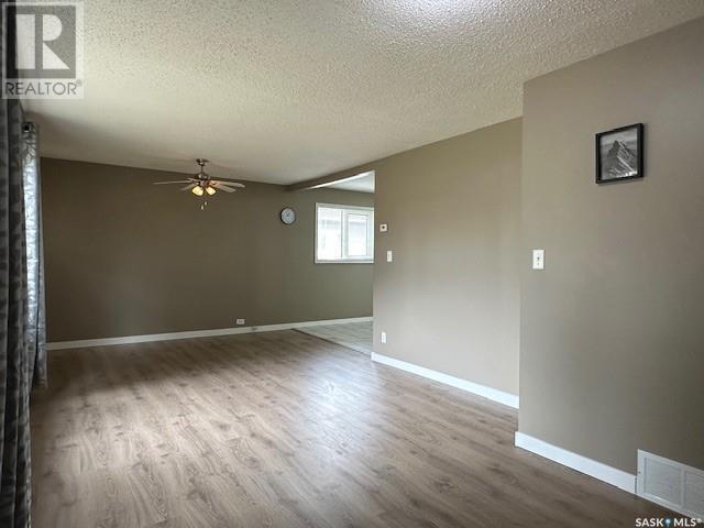 325 8th Ave W, House detached with 3 bedrooms, 1 bathrooms and null parking in Melville SK | Image 2