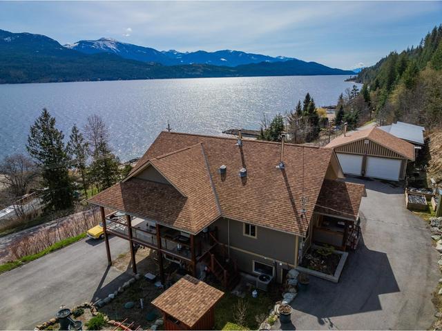 3558 Sprague St, House detached with 3 bedrooms, 4 bathrooms and null parking in Central Kootenay D BC | Image 13
