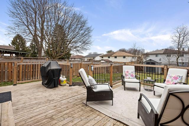 45 Loscombe Dr, House attached with 3 bedrooms, 4 bathrooms and 3 parking in Clarington ON | Image 33