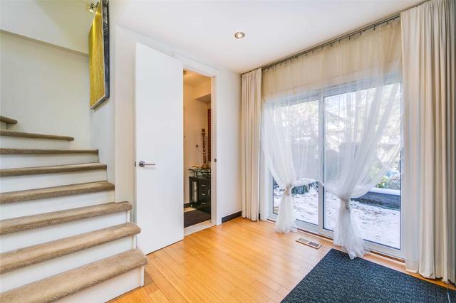 118 Roslin Ave, House detached with 3 bedrooms, 4 bathrooms and 1 parking in Toronto ON | Image 10