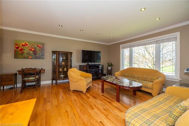 40 Gardiner St, House detached with 3 bedrooms, 2 bathrooms and 8 parking in Meaford ON | Image 3