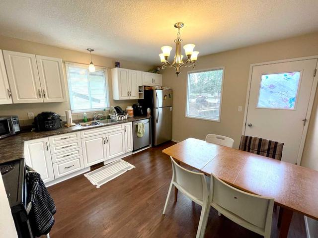192 Chippewa Cres W, Home with 4 bedrooms, 2 bathrooms and 2 parking in Lethbridge AB | Image 6