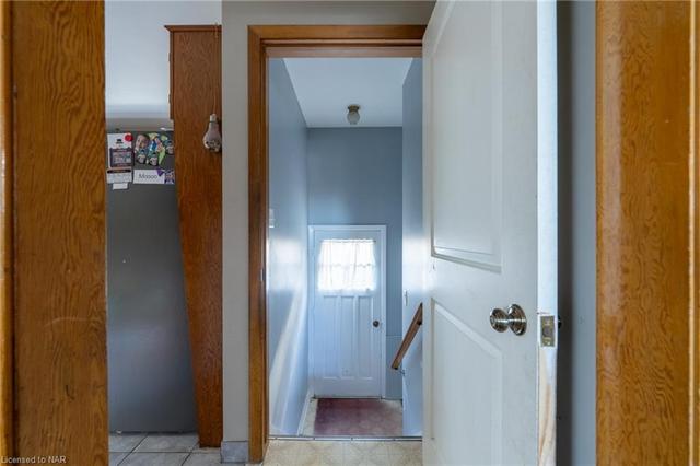 5948 Silverwood Crescent, House detached with 3 bedrooms, 2 bathrooms and 5 parking in Niagara Falls ON | Image 10