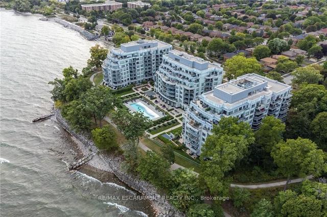 228 - 3500 Lakeshore Rd W, Condo with 2 bedrooms, 3 bathrooms and 1 parking in Oakville ON | Image 1