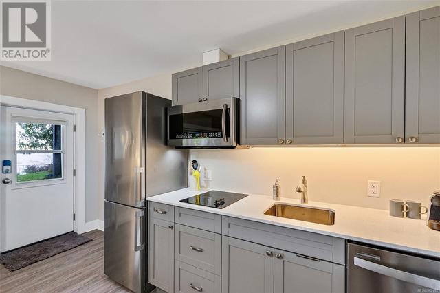 Oceanfront In-law Suite Kitchenette | Image 32