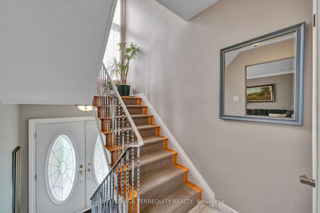 118 Giltspur Dr, House semidetached with 3 bedrooms, 2 bathrooms and 8 parking in Toronto ON | Image 12