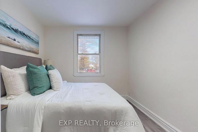 15 Vanbrugh Ave, House detached with 2 bedrooms, 2 bathrooms and 1 parking in Toronto ON | Image 8