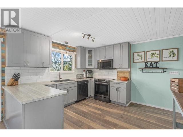 810 Proserpine Rd, House detached with 6 bedrooms, 2 bathrooms and 3 parking in West Kelowna BC | Image 3