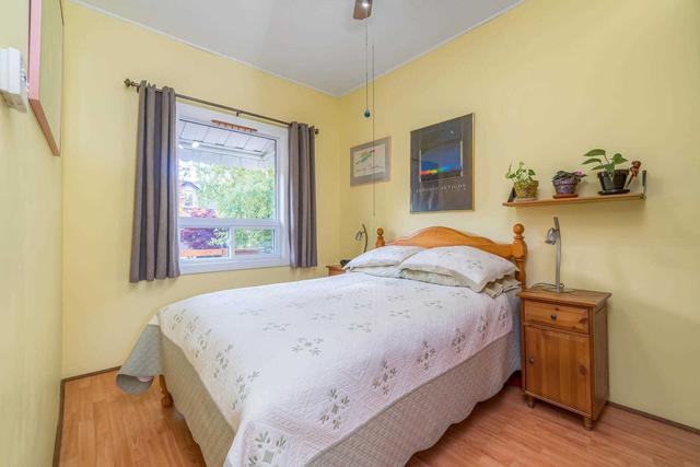 63 Hastings Ave, House detached with 2 bedrooms, 1 bathrooms and 2 parking in Toronto ON | Image 17