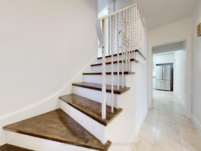 107 Elmwood Ave, House detached with 3 bedrooms, 2 bathrooms and 3 parking in Toronto ON | Image 7