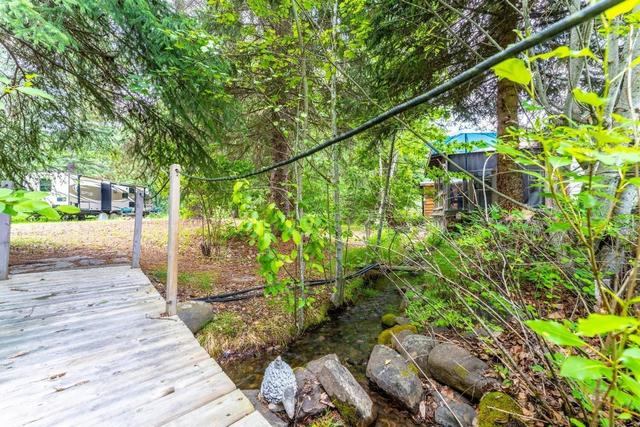 8918 Moyie Avenue, House detached with 2 bedrooms, 1 bathrooms and null parking in Central Kootenay B BC | Image 17
