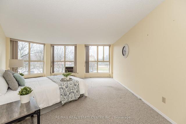 205 - 24 Marilyn Dr, Condo with 3 bedrooms, 2 bathrooms and 1 parking in Guelph ON | Image 4