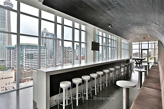 1707 - 126 Simcoe St, Condo with 1 bedrooms, 1 bathrooms and 0 parking in Toronto ON | Image 5