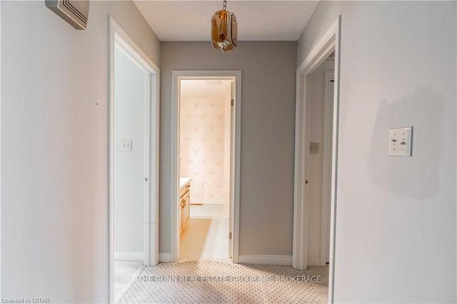 33 - 2 Cadeau Terr, Townhouse with 2 bedrooms, 3 bathrooms and 4 parking in London ON | Image 2
