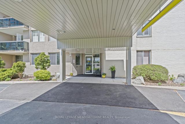 802 - 81 Millside Dr, Condo with 3 bedrooms, 2 bathrooms and 1 parking in Milton ON | Image 28