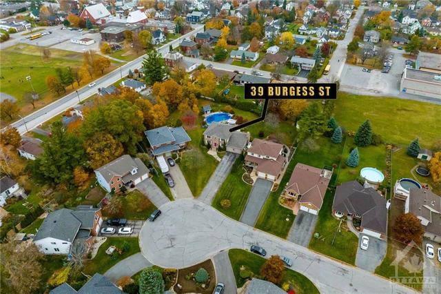 39 Burgess Street, House detached with 4 bedrooms, 3 bathrooms and 6 parking in Carleton Place ON | Image 3