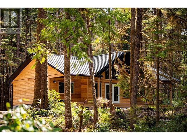 1173 Beitush Road, House detached with 3 bedrooms, 2 bathrooms and null parking in Queen Charlotte BC | Image 4