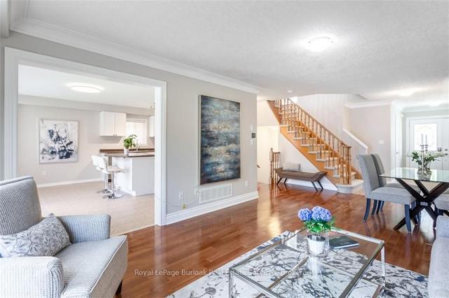 5269 Nova Cres, House detached with 4 bedrooms, 3 bathrooms and 4 parking in Burlington ON | Image 2
