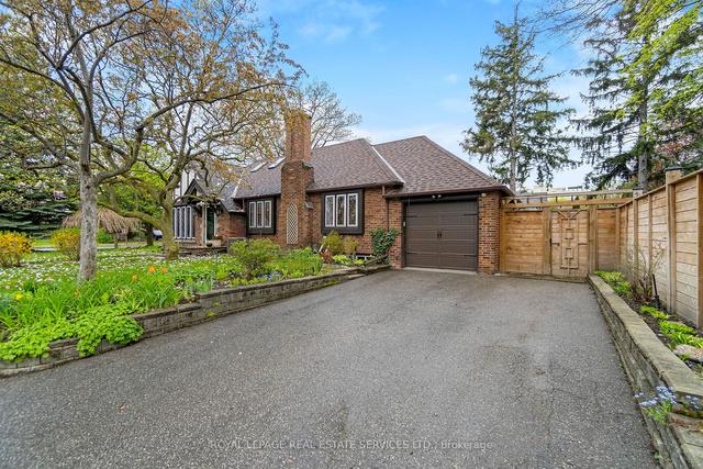 909 Royal York Rd, House detached with 3 bedrooms, 3 bathrooms and 5 parking in Toronto ON | Image 12