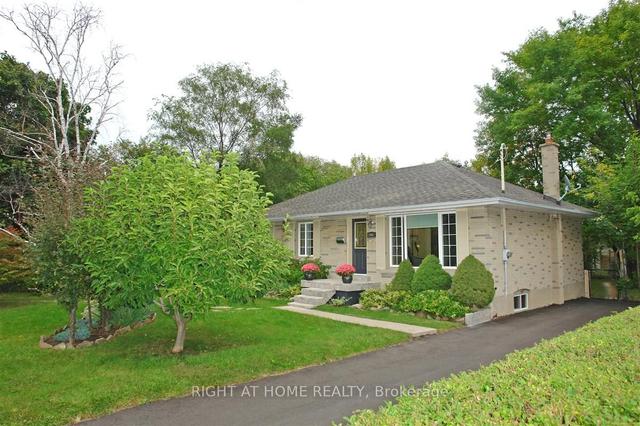 2042 Constance Dr, House detached with 3 bedrooms, 2 bathrooms and 4 parking in Oakville ON | Image 2