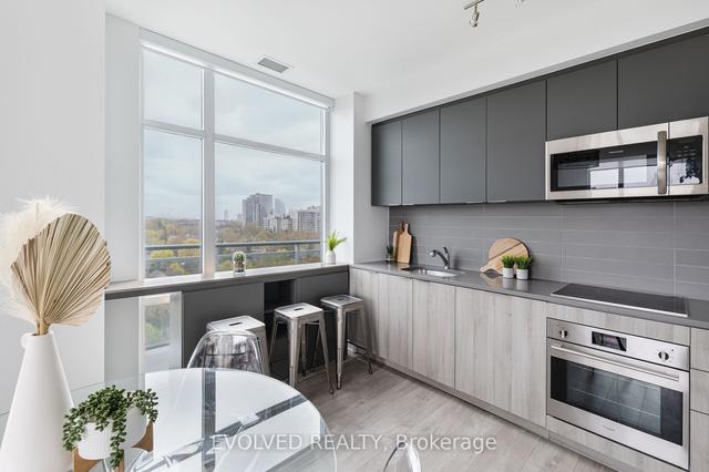 1102 - 223 St. Clair Ave W, Condo with 3 bedrooms, 2 bathrooms and 1 parking in Toronto ON | Image 10