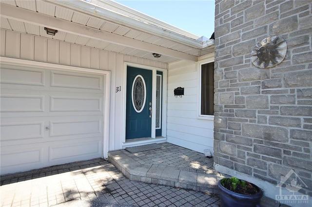 31 Parkglen Dr, House detached with 4 bedrooms, 2 bathrooms and 6 parking in Ottawa ON | Image 3