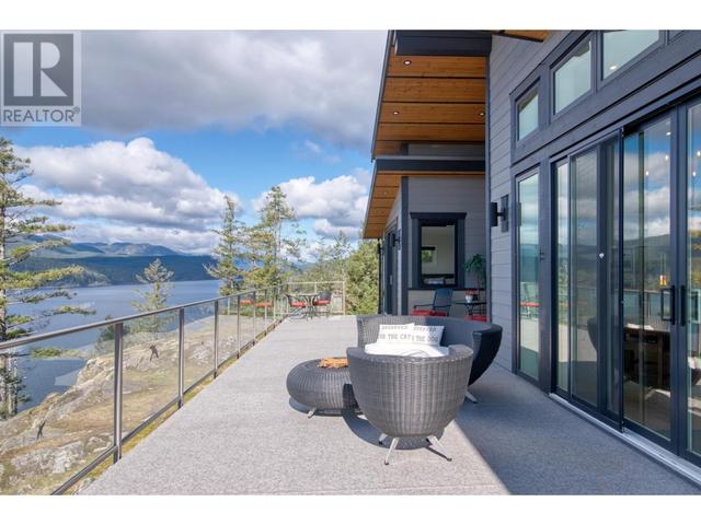 13595 Sakinaw Dr, House detached with 3 bedrooms, 3 bathrooms and 5 parking in Sunshine Coast A BC | Image 40