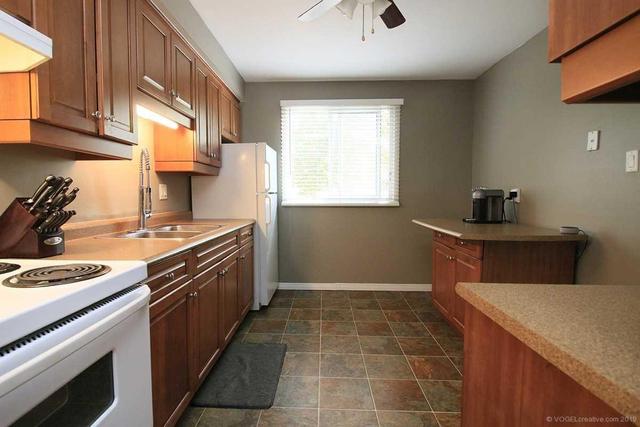 C - 658 Grey St, Townhouse with 3 bedrooms, 2 bathrooms and 1 parking in Brantford ON | Image 5