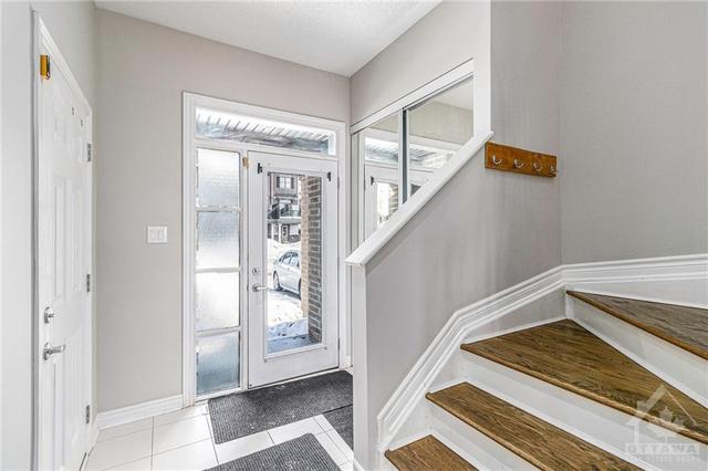 856 Kilbirnie Dr, Townhouse with 3 bedrooms, 3 bathrooms and 3 parking in Ottawa ON | Image 9