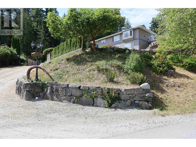 13136 Narrows Rd, House detached with 3 bedrooms, 3 bathrooms and null parking in Sunshine Coast A BC | Image 2