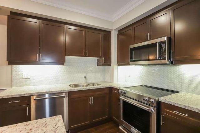 2300 Upper Middle Rd, Condo with 1 bedrooms, 2 bathrooms and 1 parking in Oakville ON | Image 2