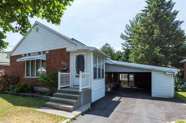 367 Bridge St, House detached with 3 bedrooms, 1 bathrooms and 3 parking in Belleville ON | Image 1