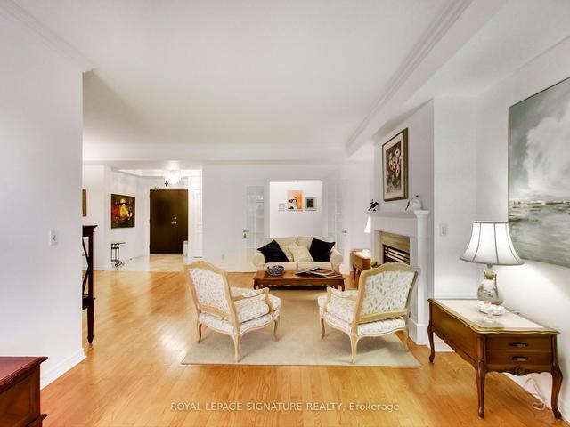 406 - 2662 Bloor St W, Condo with 2 bedrooms, 2 bathrooms and 1 parking in Toronto ON | Image 3