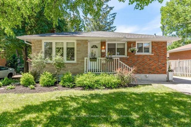 75 Cedar St, House detached with 3 bedrooms, 1 bathrooms and 1 parking in Guelph ON | Image 1
