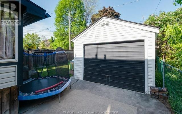 2278 Dougall, House detached with 3 bedrooms, 2 bathrooms and null parking in Windsor ON | Image 47