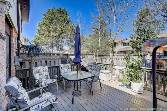 104 Foster Cres, Townhouse with 3 bedrooms, 3 bathrooms and 1 parking in Brampton ON | Image 15