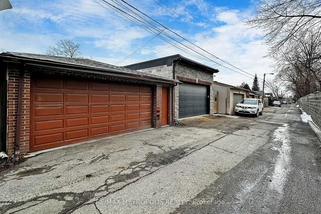 166 Harvie Ave, House detached with 2 bedrooms, 2 bathrooms and 2 parking in Toronto ON | Image 31